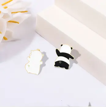 10 PCS / LOTE do Animal de Volta Esmalte Pins Personalizados Engraçado Gato Panda Coelho Broches Camisa Distintivo de Lapela Saco de desenhos animados Jóias