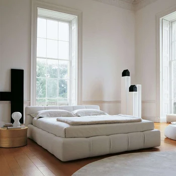 Italiano luz de luxo e minimalista quarto principal de casal moderno, simples nuvem puff cama de tatame Japonês de couro da cama