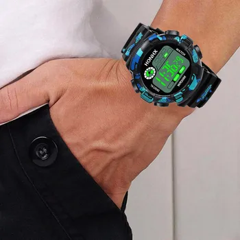 Moda, Esportes Estudante De Eletrônica Relógio Preto À Prova D'Água Luminosa Lado Do Relógio Para Homens E Mulheres De Presente Preta Digital Relógio De Pulso